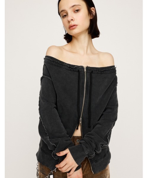 SLY（スライ）の「OFF SHOULDER SWEAT TOPS オフショルダー スウェット トップス 秋服 冬服 トレーナー（スウェット・レディース・ブラック系その他2/杢グレー/レッド系その他・FREE）」の3枚目の写真
