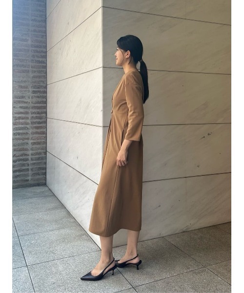 ESTNATION（エストネーション）の「ESTNATION / ツイストワンピース《EXCLUSIVE》（ワンピース・レディース・キャメル/ネイビー・38/36）」の10枚目の写真