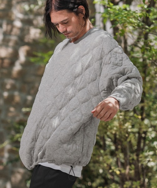 CAMBIO(カンビオ)の「mlt5430-Wave Quilting Bonding Crew Neck Pullover キルティングプルオーバー(A56425cmb)(Tシャツ/カットソー・メンズ・ブラック/ミックスグレー・S/M/L)」の2枚目の写真