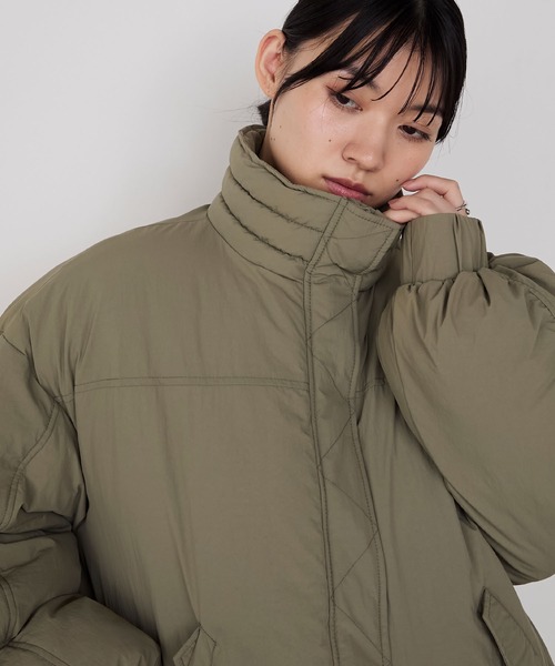 forksy.(フォルクシー)の「【forksy.】〈撥水加工〉ビッグドロスト付きハイネックモンスター中綿コート(ダウンジャケット/コート・レディース・ブラウン/カーキ/ブラック/チャコール/オフホワイト・FREE)」の6枚目の写真