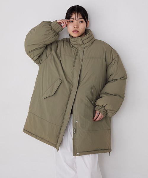 forksy.(フォルクシー)の「【forksy.】〈撥水加工〉ビッグドロスト付きハイネックモンスター中綿コート(ダウンジャケット/コート・レディース・ブラウン/カーキ/ブラック/チャコール/オフホワイト・FREE)」の7枚目の写真