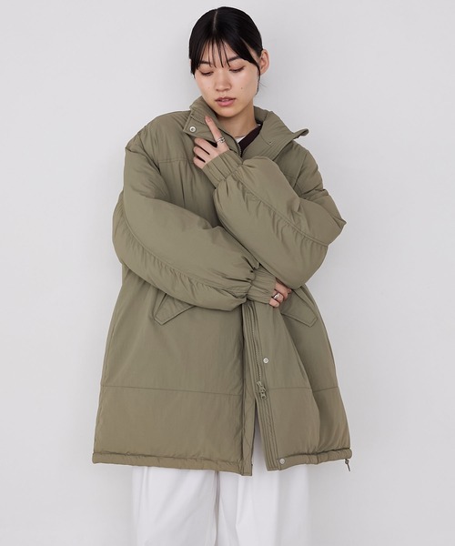 forksy.(フォルクシー)の「【forksy.】〈撥水加工〉ビッグドロスト付きハイネックモンスター中綿コート(ダウンジャケット/コート・レディース・ブラウン/カーキ/ブラック/チャコール/オフホワイト・FREE)」の9枚目の写真