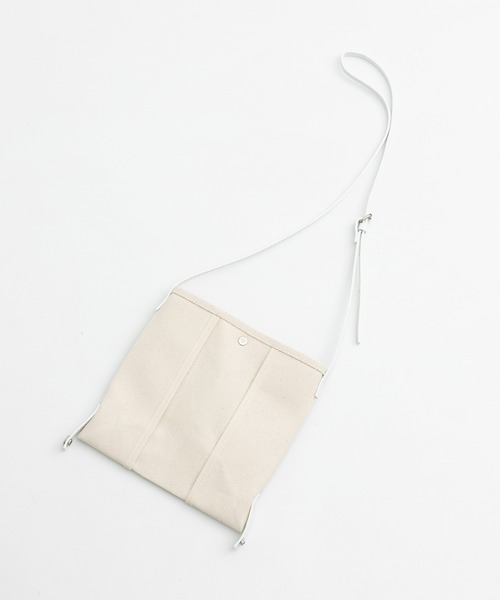 beautiful people(ビューティフルピープル)の「【beautiful people/ビューティフルピープル】lining logo pocketmini shoulder bag/ライニングロゴ ポケットミニ ショルダーバッグ(ショルダーバッグ・レディース・ブラック/キナリ・FREE)」の8枚目の写真
