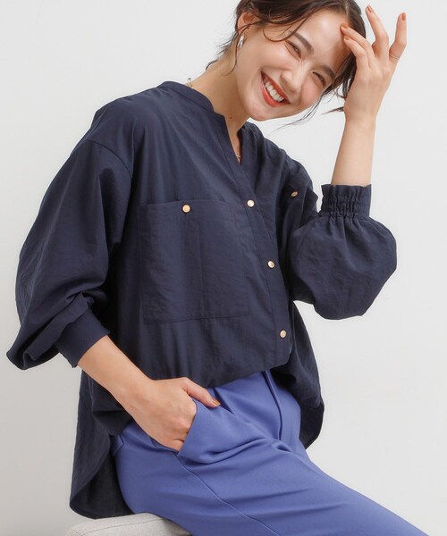 DRESKIP(ドレスキップ)の「【洗濯機可】羽織りにもなる ビックポケットVネックシャツ(シャツ/ブラウス・レディース・ダークブラウン/ネイビー/ライトベージュ・01/02/03/04)」の3枚目の写真