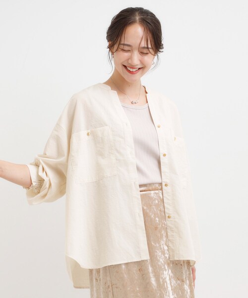 DRESKIP(ドレスキップ)の「【洗濯機可】羽織りにもなる ビックポケットVネックシャツ(シャツ/ブラウス・レディース・ダークブラウン/ネイビー/ライトベージュ・01/02/03/04)」の8枚目の写真