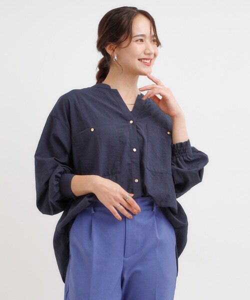 DRESKIP(ドレスキップ)の「【洗濯機可】羽織りにもなる ビックポケットVネックシャツ(シャツ/ブラウス・レディース・ダークブラウン/ネイビー/ライトベージュ・01/02/03/04)」の12枚目の写真