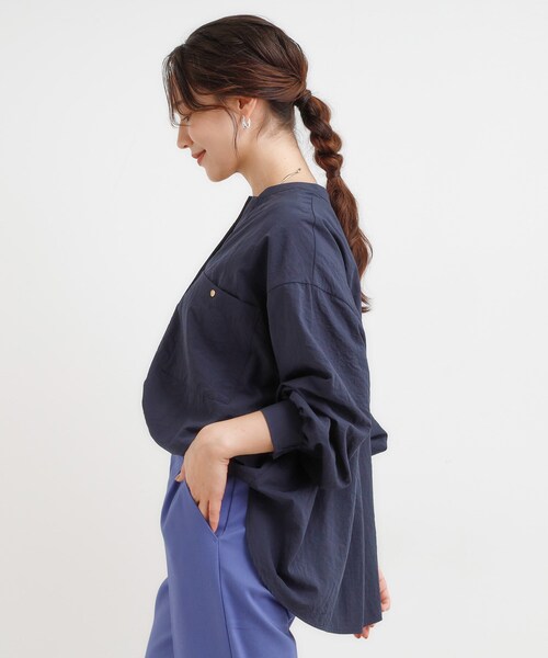 DRESKIP(ドレスキップ)の「【洗濯機可】羽織りにもなる ビックポケットVネックシャツ(シャツ/ブラウス・レディース・ダークブラウン/ネイビー/ライトベージュ・01/02/03/04)」の13枚目の写真