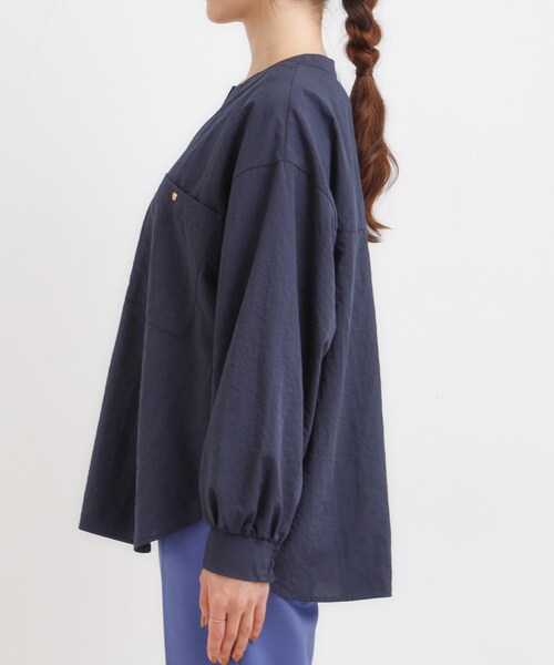 DRESKIP(ドレスキップ)の「【洗濯機可】羽織りにもなる ビックポケットVネックシャツ(シャツ/ブラウス・レディース・ダークブラウン/ネイビー/ライトベージュ・01/02/03/04)」の17枚目の写真