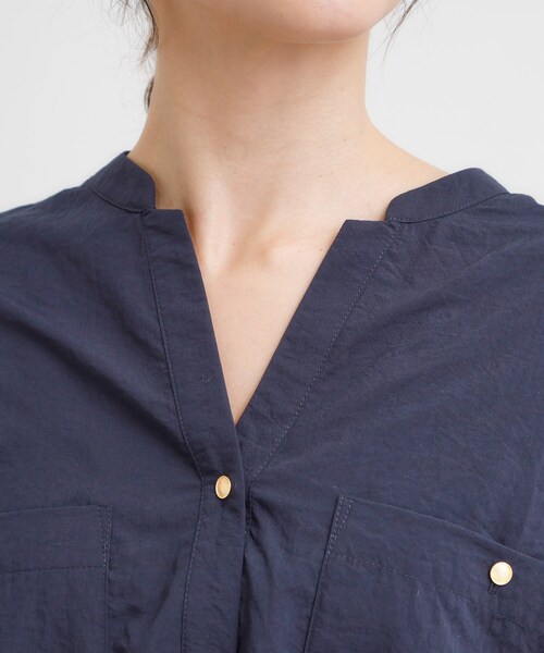 DRESKIP(ドレスキップ)の「【洗濯機可】羽織りにもなる ビックポケットVネックシャツ(シャツ/ブラウス・レディース・ダークブラウン/ネイビー/ライトベージュ・01/02/03/04)」の19枚目の写真