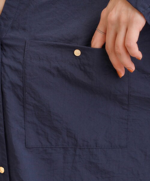 DRESKIP(ドレスキップ)の「【洗濯機可】羽織りにもなる ビックポケットVネックシャツ(シャツ/ブラウス・レディース・ダークブラウン/ネイビー/ライトベージュ・01/02/03/04)」の20枚目の写真