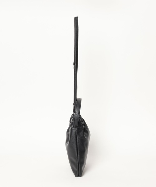 BAYFLOW（ベイフロー）の「[ベロアと合皮の2WAY仕様]リバーシブルギャザーバッグ（ハンドバッグ・レディース・ブラック/ブラウン・FREE）」の15枚目の写真