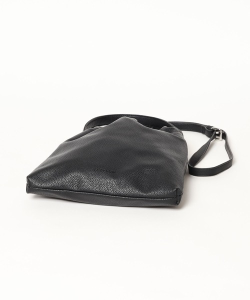 BAYFLOW（ベイフロー）の「[ベロアと合皮の2WAY仕様]リバーシブルギャザーバッグ（ハンドバッグ・レディース・ブラック/ブラウン・FREE）」の17枚目の写真