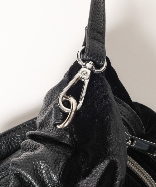 BAYFLOW（ベイフロー）の「[ベロアと合皮の2WAY仕様]リバーシブルギャザーバッグ（ハンドバッグ・レディース・ブラック/ブラウン・FREE）」の20枚目の写真