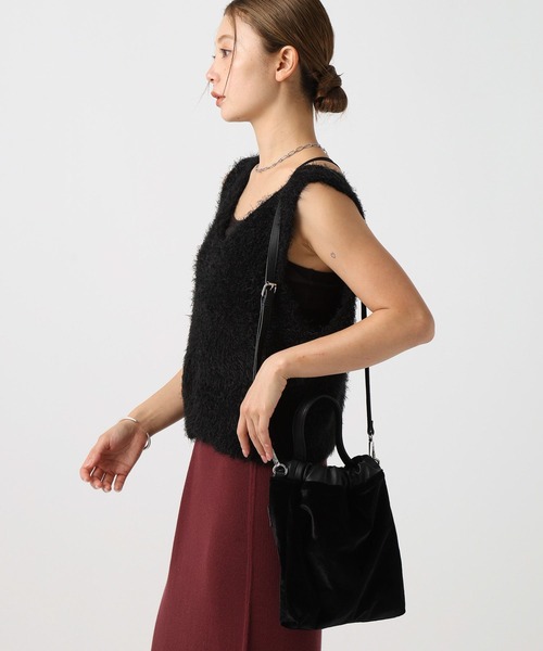 BAYFLOW（ベイフロー）の「[ベロアと合皮の2WAY仕様]リバーシブルギャザーバッグ（ハンドバッグ・レディース・ブラック/ブラウン・FREE）」の10枚目の写真