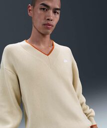 NIKE（ナイキ）の「ナイキ スポーツウェア クラブ メンズ Vネック セーター / Nike Sportswear Club Men's V-Neck Sweater HV1420-229 Light Khaki（ニット/セーター・メンズ）」