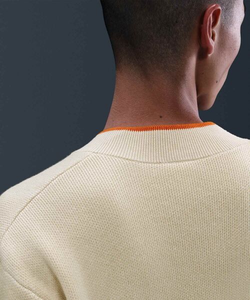 NIKE（ナイキ）の「ナイキ スポーツウェア クラブ メンズ Vネック