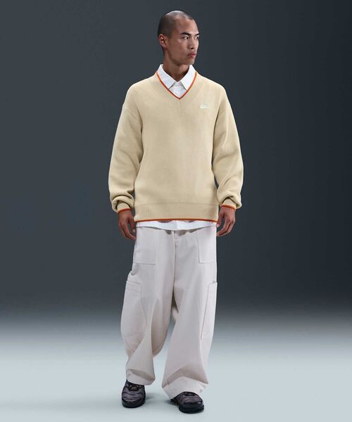 ナイキ スクワッドニット NIKE（ナイキ）の「ナイキ スポーツウェア クラブ メンズ Vネック