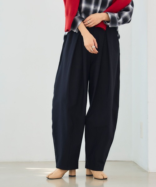 CROSS FUNCTION（クロスファンクション）の「《洗える》エブ楽 ジャージータックコクーンパンツ【CROSS FUNCTION/クロスファンクション】（その他パンツ・レディース・ブラック/グレイッシュベージュ/ネイビー・LL/L/M）」の2枚目の写真