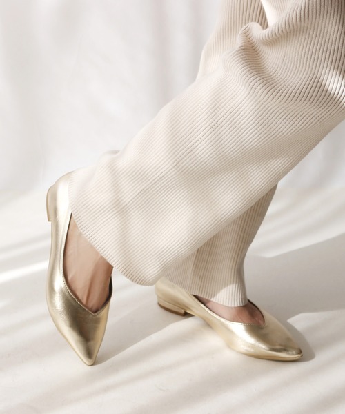 Fin（フィン）の「Vカットフラットシューズ【低反発スポンジ入り】（パンプス・レディース・シルバー/ブラック/パイソン/ゴールド・24cm/23.5cm/23cm/22.5cm/24.5cm）」の3枚目の写真