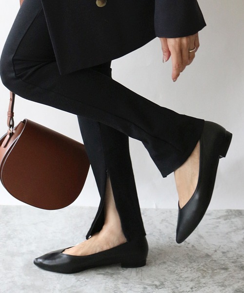 Fin（フィン）の「Vカットフラットシューズ【低反発スポンジ入り】（パンプス・レディース・シルバー/ブラック/パイソン/ゴールド・24cm/23.5cm/23cm/22.5cm/24.5cm）」の2枚目の写真