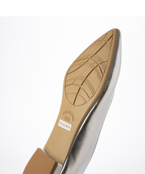 Fin（フィン）の「Vカットフラットシューズ【低反発スポンジ入り】（パンプス・レディース・シルバー/ブラック/パイソン/ゴールド・24cm/23.5cm/23cm/22.5cm/24.5cm）」の9枚目の写真