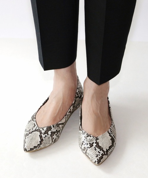 Fin（フィン）の「Vカットフラットシューズ【低反発スポンジ入り】（パンプス・レディース・シルバー/ブラック/パイソン/ゴールド・24cm/23.5cm/23cm/22.5cm/24.5cm）」の17枚目の写真