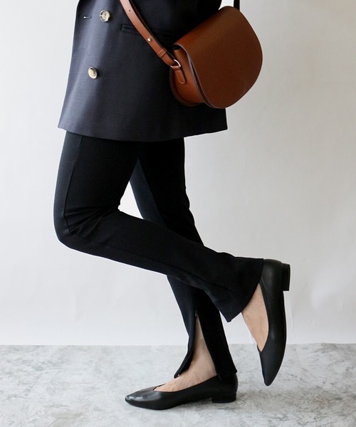 Fin（フィン）の「Vカットフラットシューズ【低反発スポンジ入り】（パンプス・レディース・シルバー/ブラック/パイソン/ゴールド・24cm/23.5cm/23cm/22.5cm/24.5cm）」の16枚目の写真