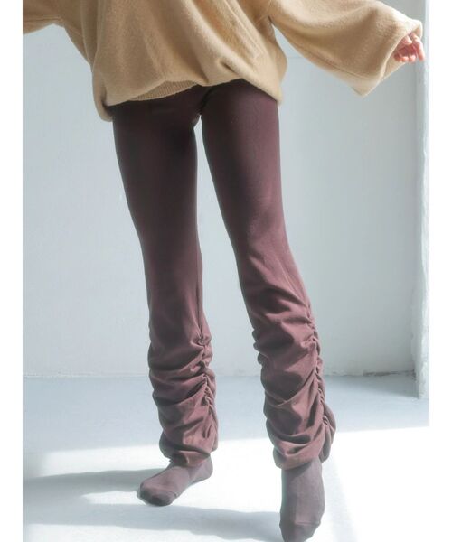 dazzlin（ダズリン）の「【吉田朱里】温感・セラミド加工くしゅくしゅパンツ（その他パンツ・レディース・ブラウン/ブラック・SMALL/MEDIUM/LARGE）」の2枚目の写真