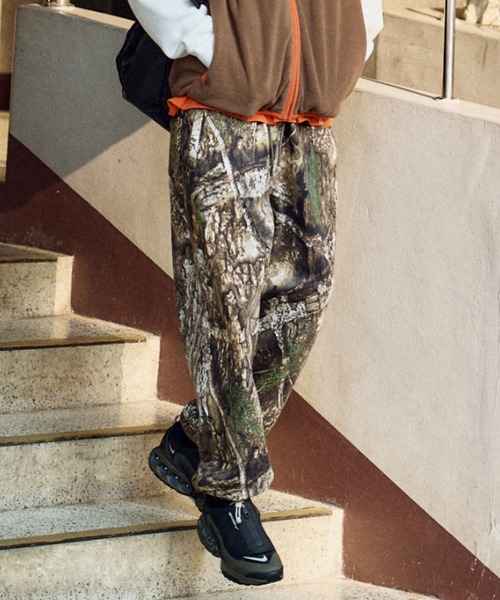 JORDAN BRAND（ジョーダンブランド）の「《セットアップ対応商品》ジョーダン ブルックリン メンズ フリース リアルツリー パンツ / Jordan Brooklyn Men's Fleece Realtree Pants HV1862-222 Medium Olive（その他パンツ・メンズ・オリーブ・S/M/L/XL/2XL）」の4枚目の写真