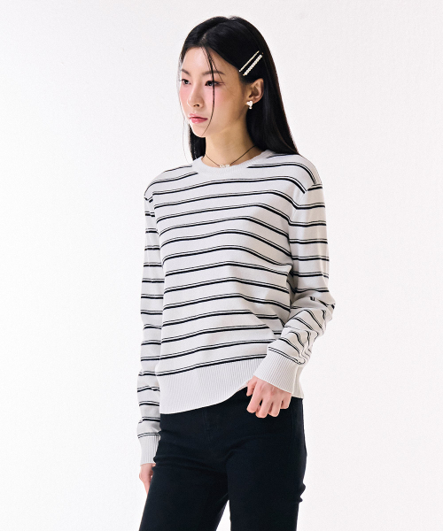 CHASECULT(チェイスカルト)の「レディース ラウンドストライプスウェット-DARG5262B0A(ニット/セーター・レディース・アイボリー・85/90)」の3枚目の写真