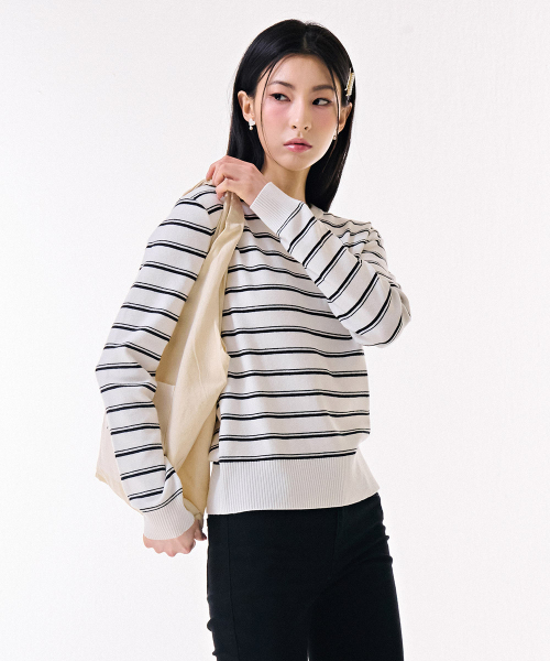 CHASECULT(チェイスカルト)の「レディース ラウンドストライプスウェット-DARG5262B0A(ニット/セーター・レディース・アイボリー・85/90)」の5枚目の写真