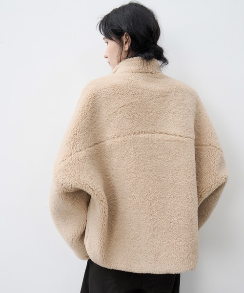 tageechita(タジチタ)の「【tageechita】ボリュームボア アシンメトリーカラー ジャケット(ムートンコート・レディース・ベージュ/アイボリー・S/M)」の6枚目の写真