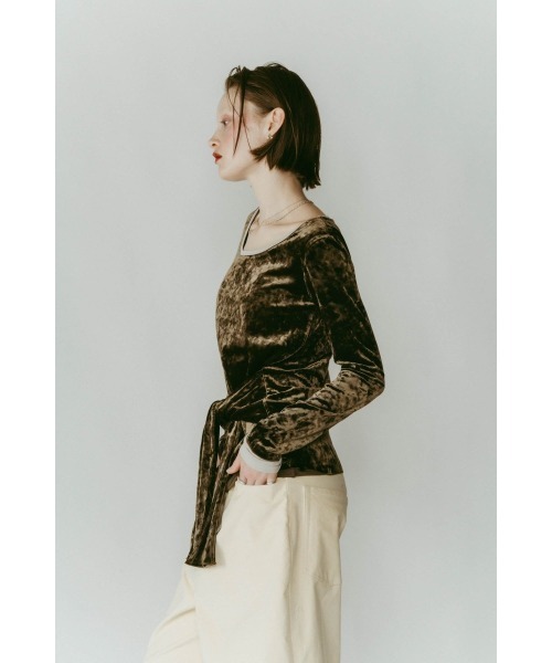 Knuth Marf（クヌースマーフ）の「2way front-cross velour top（Tシャツ/カットソー・レディース・ブラック/カーキ/ブラウン・FREE）」の21枚目の写真