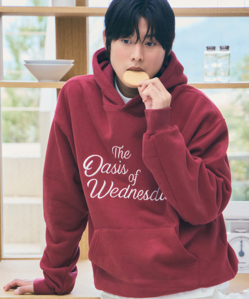 WEDNESDAY OASIS（ウェンズデーオアシス）の「コジオアシス刺繍フードパーカー_BURGUNDY(W25-TP49)（パーカー・メンズ・バーガンディー・MEDIUM/LARGE）」の2枚目の写真