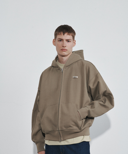 HEUTE(ホイテ)の「HET HOODIE ZIP-UP SWEATSHIRT (KHAKI)(パーカー・メンズ・カーキ・MEDIUM/LARGE)」の5枚目の写真
