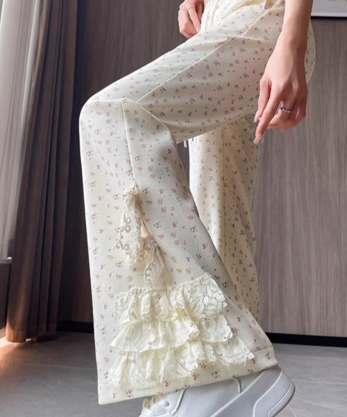 Mejoul（メジュール）の「【2026春夏新作】フラワープリントレースフレアスウェットパンツ（スウェットパンツ・レディース・アイボリー・M/L）」の3枚目の写真