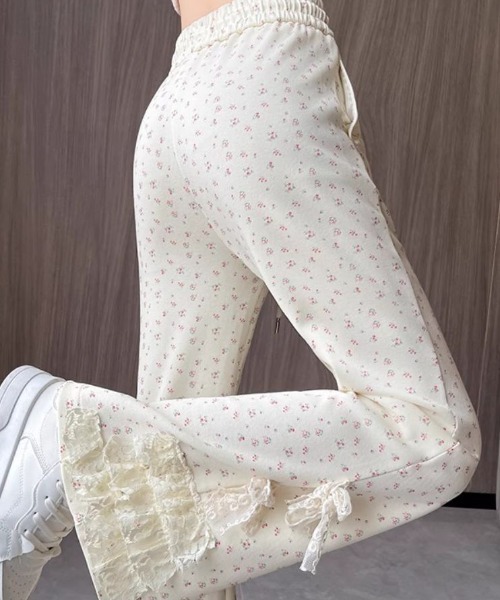 Mejoul（メジュール）の「【2026春夏新作】フラワープリントレースフレアスウェットパンツ（スウェットパンツ・レディース・アイボリー・M/L）」の4枚目の写真