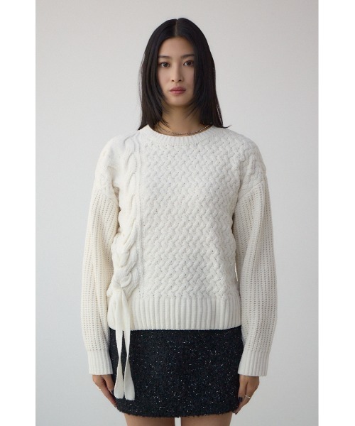 AZUL by moussy(アズールバイマウジー)の「サイドレースアップケーブルニット(ニット/セーター・レディース・チャコールグレー/ライトカーキ/アイボリー/ライトイエロー・FREE)」の9枚目の写真