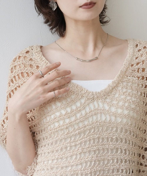 Yeoun（ヨウン）の「前後2WAY袖フリンジ透かし編みトップス（その他トップス・レディース・グレー/キナリ・M）」の3枚目の写真