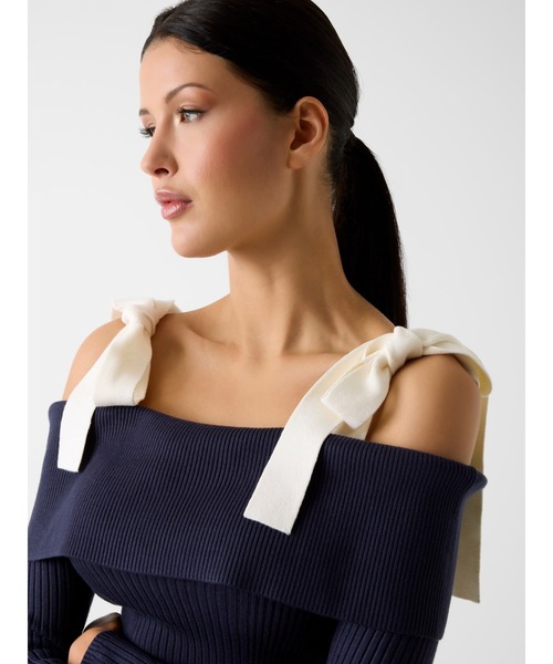 Guess（ゲス）の「Long Sleeves Off Shoulder Rib Terra Sweater ニットトップス  （Tシャツ/カットソー・レディース・ダークネイビー・X-SMALL/LARGE/SMALL/MEDIUM）」の9枚目の写真
