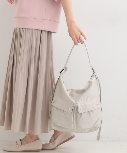 SHOO・LA・RUE(シューラルー)の「ダブルポケットワンショルダーバッグ(ショルダーバッグ・レディース・ブラック/シルバー/グレー・00)」の3枚目の写真
