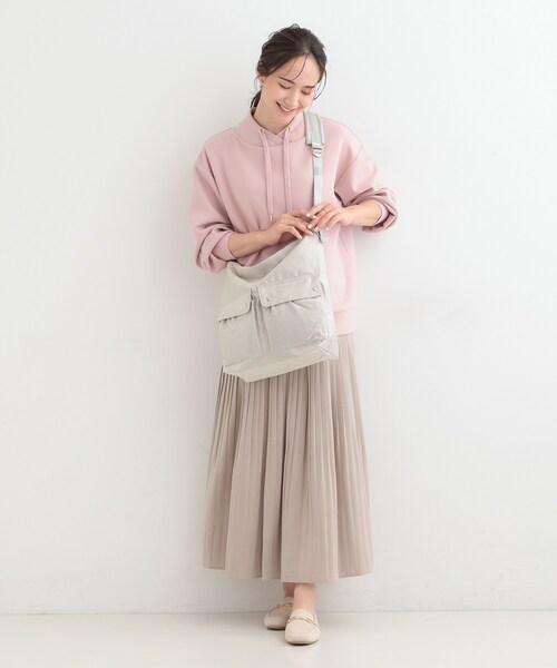 SHOO・LA・RUE(シューラルー)の「ダブルポケットワンショルダーバッグ(ショルダーバッグ・レディース・ブラック/シルバー/グレー・00)」の5枚目の写真