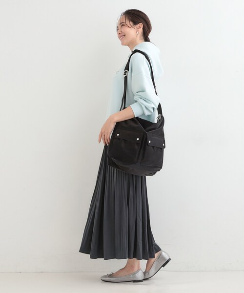 SHOO・LA・RUE(シューラルー)の「ダブルポケットワンショルダーバッグ(ショルダーバッグ・レディース・ブラック/シルバー/グレー・00)」の7枚目の写真