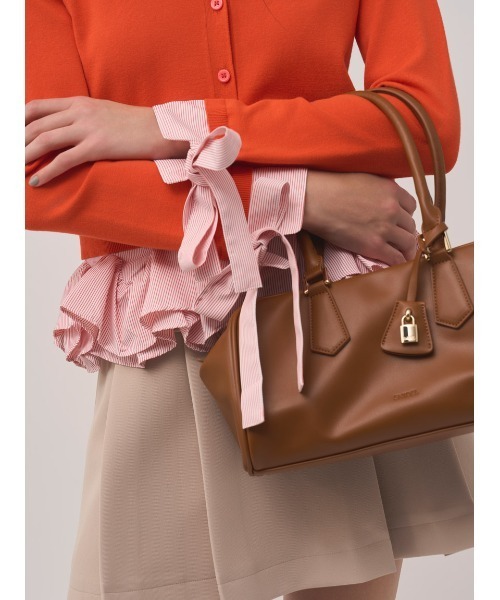 SNIDEL(スナイデル)の「パドロックチャームボストン(ボストンバッグ・レディース・ブラック/アイボリー/キャメル/ネイビー・F)」の10枚目の写真