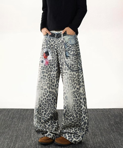 NOWLE(ノウル)の「【NOWLE】フェイクレイヤード レオパード プリント ワイド デニム パンツ(デニムパンツ・メンズ・レオパード・LARGE/MEDIUM/X-LARGE/SMALL)」の2枚目の写真