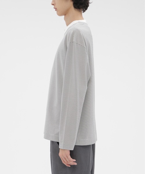 MARGARET HOWELL(マーガレットハウエル)の「COTTON STRIPE JERSEY(Tシャツ/カットソー・メンズ・ブルー/ホワイト×ブラック・MEDIUM/LARGE)」の5枚目の写真