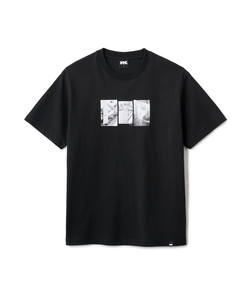 FTC(エフティーシー)の「EMB FTC TEE Photo by Richard Hart(Tシャツ/カットソー・メンズ・ブラック/ピンク系その他/ホワイト・MEDIUM/LARGE/X-LARGE/SMALL)」の2枚目の写真