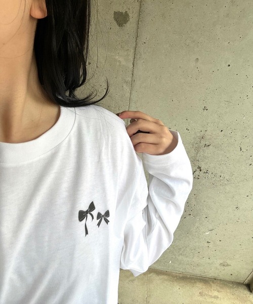 etta(エタ)の「シンプルワンポイントリボンデザインロンT/長袖Tシャツ(Tシャツ/カットソー・レディース・ホワイト・MEDIUM)」の1枚目の写真