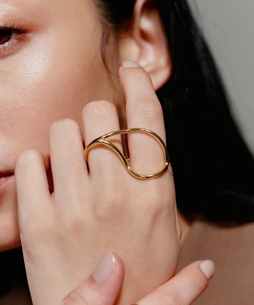 novice（ノーヴィス）の「【novice】Flow Curve Double Finger Ring［Stainless］（リング・レディース・シルバー/ゴールド・FREE）」の2枚目の写真