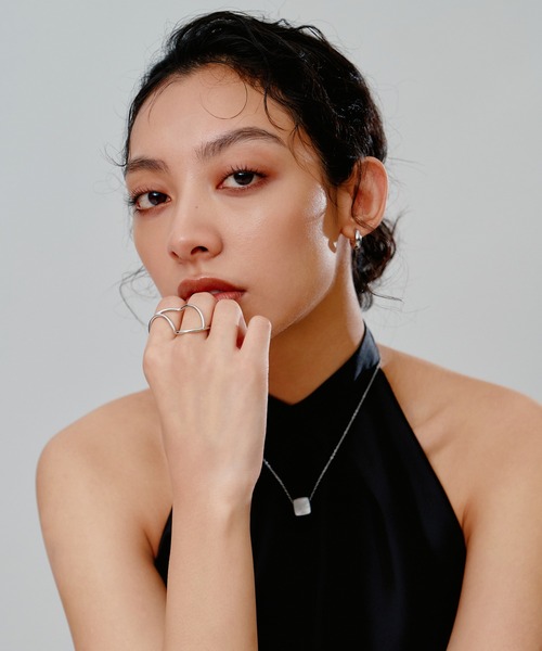novice（ノーヴィス）の「【novice】Flow Curve Double Finger Ring［Stainless］（リング・レディース・シルバー/ゴールド・FREE）」の7枚目の写真